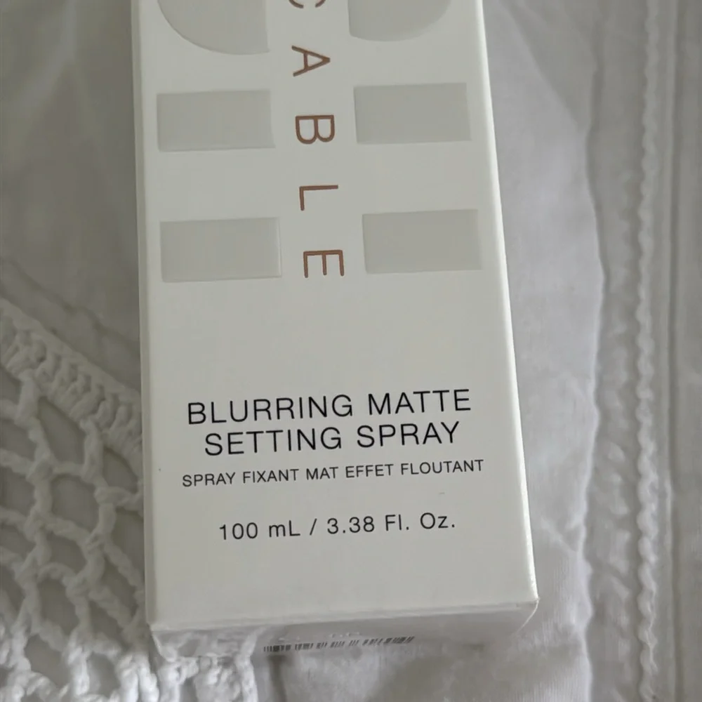 Anastasia Beverly Hills Impeccable 24HR Blurring Matte Setting Spray makeup